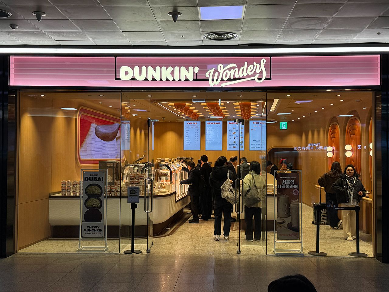 DUNKIN'DONUTS
2階