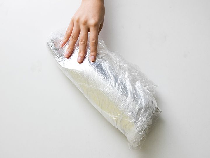 ③保冷袋ごとビニール袋で二重に包む(万が一漏れた場合に備えて)