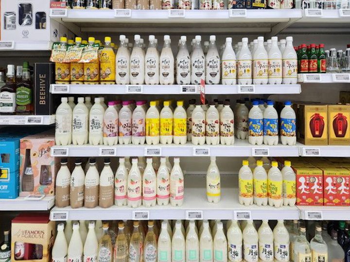 常温コーナーに陳列されている「マッコリ」