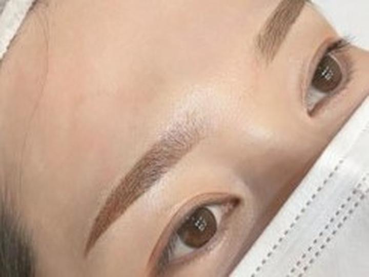 韓国ならではのメニュー「スジ眉毛」でふんわりとした印象に
©ビンセントクリニック