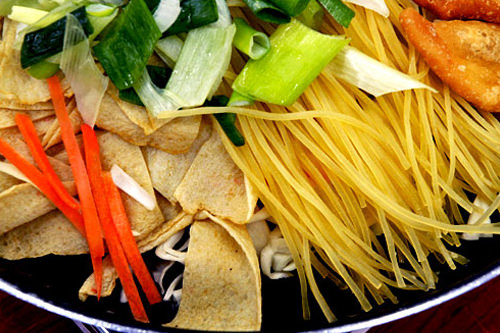 トッポッキの名脇役韓国オデン、
スパゲティに似た質感のチョルミョン