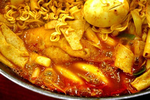 3.ソースがこのぐらいの状態になったら食べごろなので弱火にします