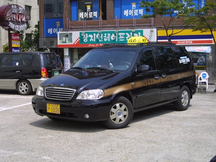 本物のタクシーには側面に
「JUMBO TAXI」の表示が