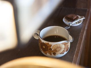 レトロなカップが女心をくすぐる「フィルターコーヒー(コーヒー韓薬房)」