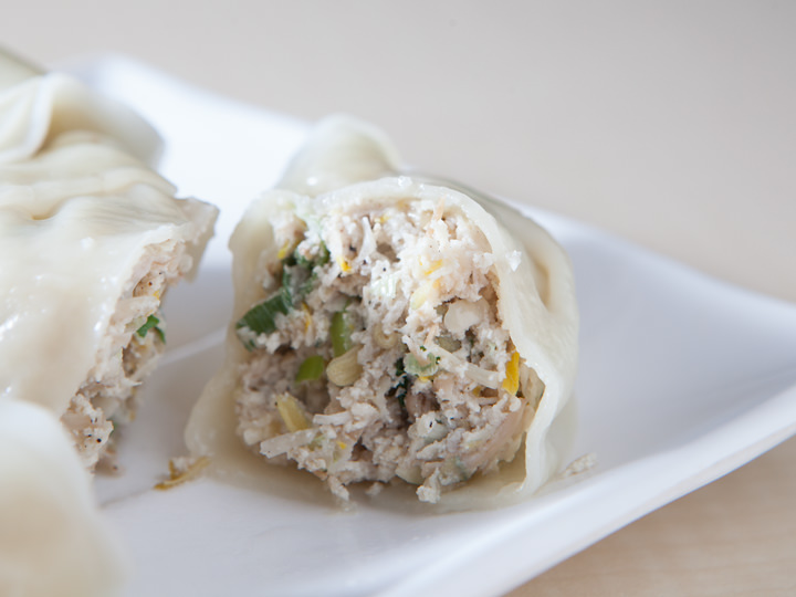 香味野菜の香りとモヤシの食感がたまらない