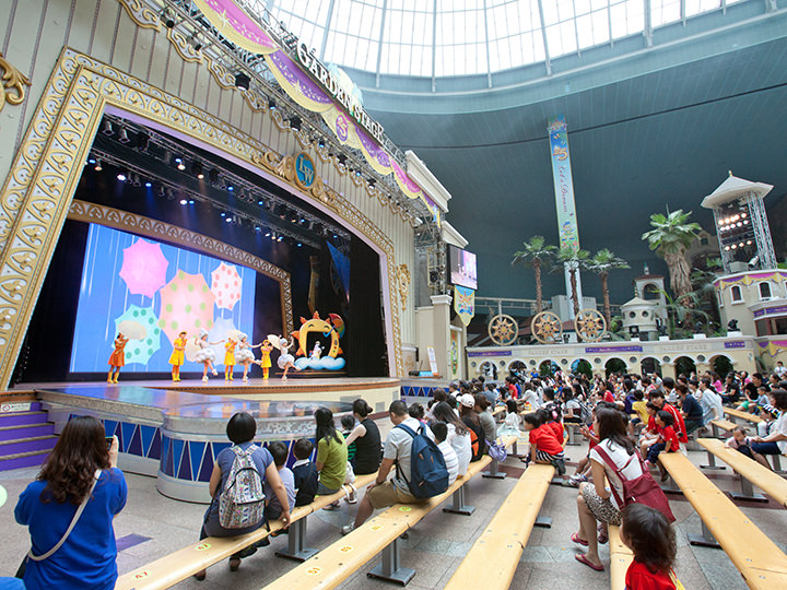 様々な公演で人々を楽しませている「ガーデンステージ」