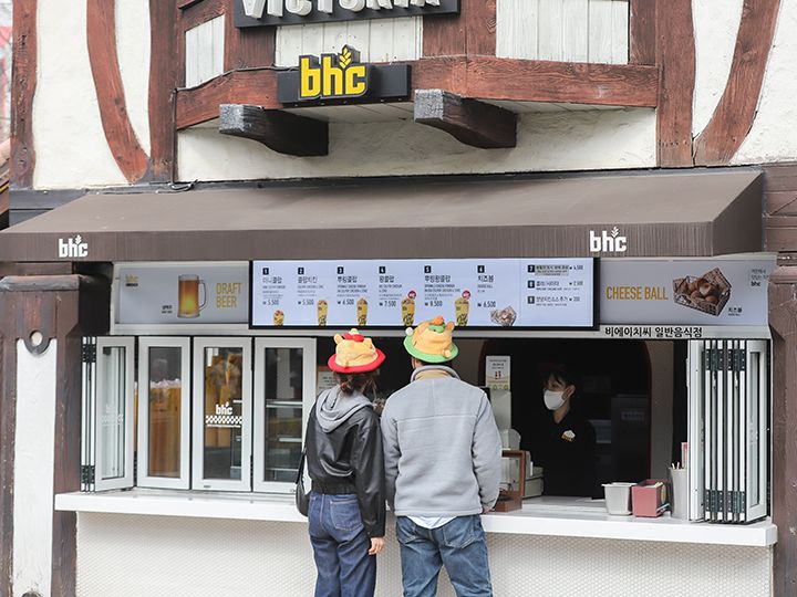 韓国チキンで有名な「bhc」のチキンボール
位置:マジックアイランドアトランティス入口前