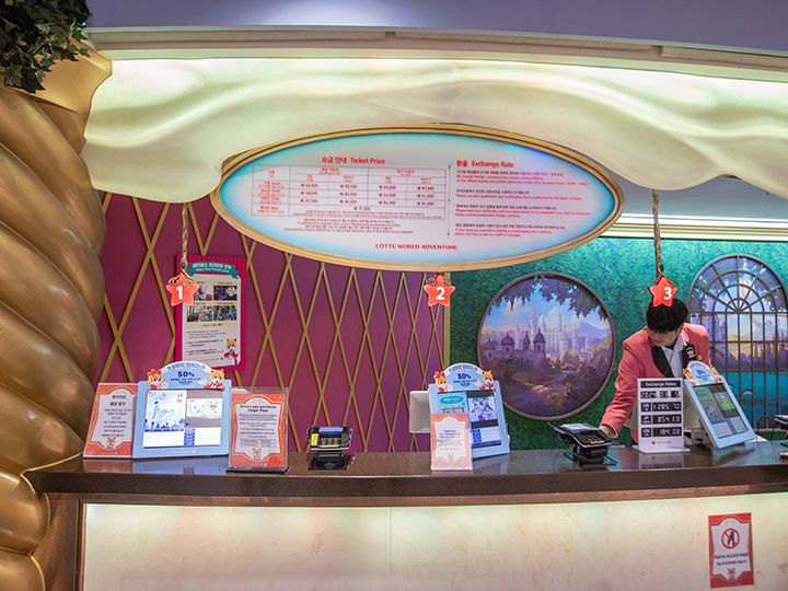 購入場所(推奨):有人ブース(1番)
外国からの訪問者は正門前の有人ブース(1番)にて購入