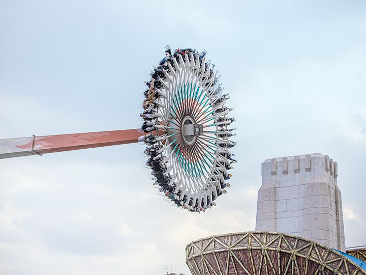 90度の角度まで振り上げられます