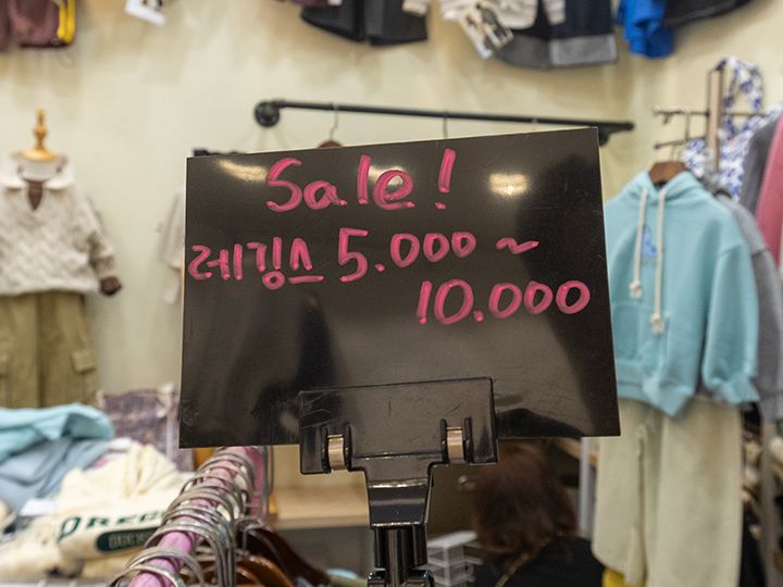 「レギンス5,000~10,000ウォン」のセール中