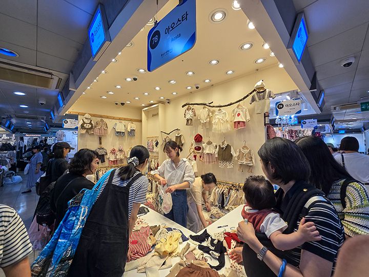 シンプルでお洒落なデザインの「アオスタ」