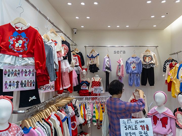 ポップなデザインの「sera」