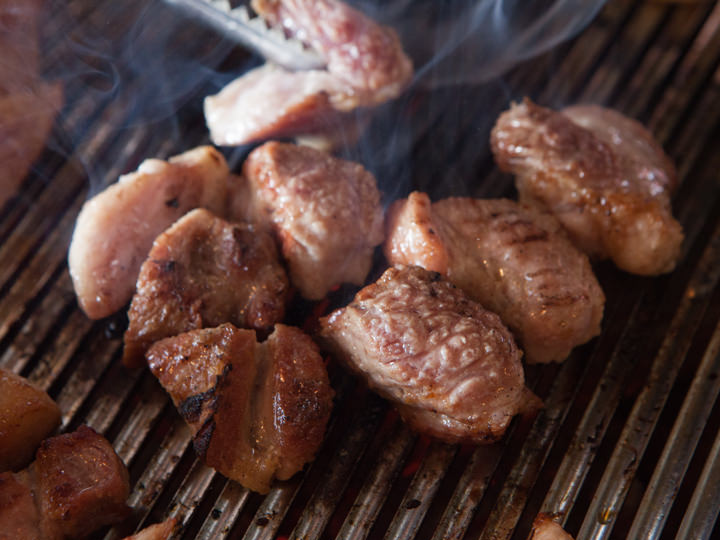 極厚でも至極柔らかくジューシーな首肉