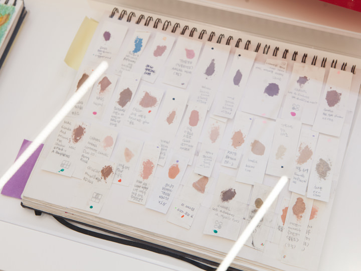 仕事で使ったスケッチブックなどを展示