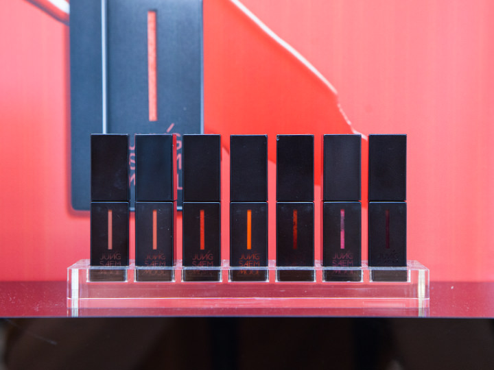 鮮やかなカラーが長時間持続する人気のティント「JUNG SAEM MOOL High Tinted Lip Lacquer」