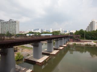 中浪川にかかる「京春鉄橋(キョンチュンチョルギョ)」