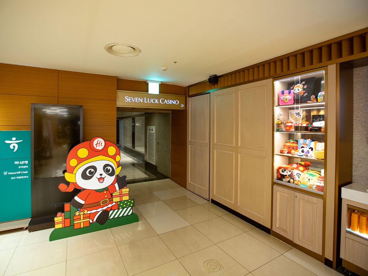 カジノと書かれたエレベーターホールがあります
