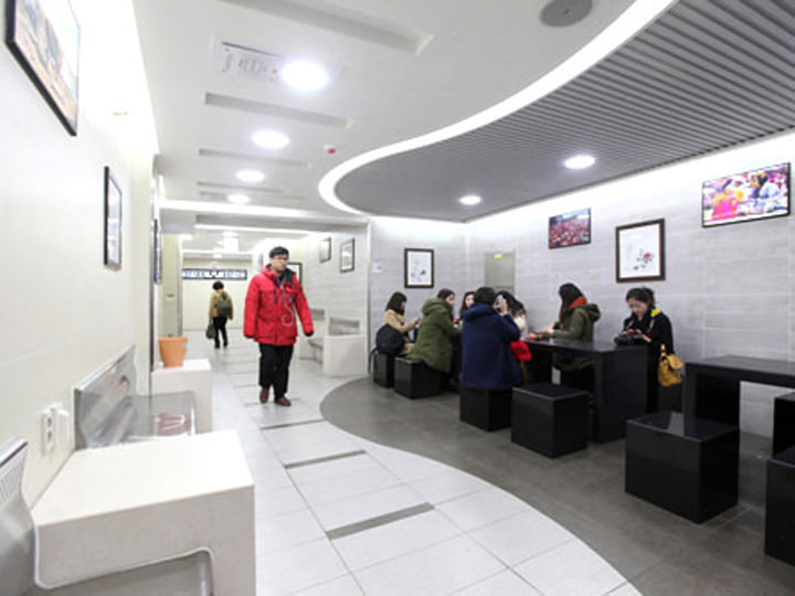 地下鉄1・2号線市庁(シチョン)駅のトイレ前 地下鉄1・2号線市庁(シチョン)駅のトイレ前