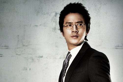 チン・サウ
(チョン・ジュノ扮)