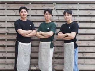 長身のイケメンスタッフは現役モデル！