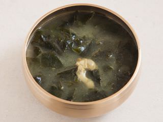 貝入りわかめスープ
