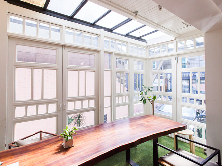 1階サンルーフのナチュラルな長テーブル