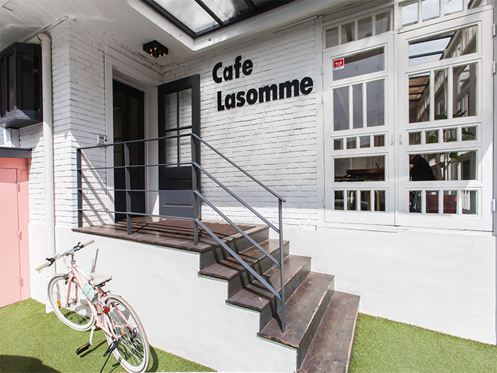 絵になる入り口付近で
写真を撮る人も多い