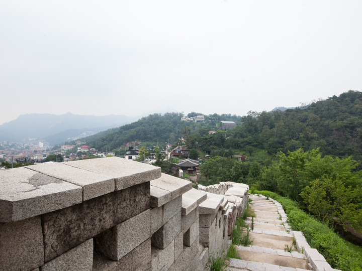 丘の上から見渡せる美しい景色が人気の「清雲公園」
