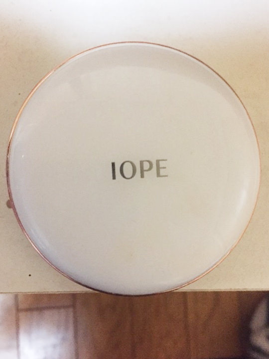 IOPE「エアクッション インテンスカバー」(レフィルつき、42,000ウォン)
噂通りのカバー力もあり 使いやすく 持ち運びも便利で3個目リピート中です。
口コミの内容を見る >>