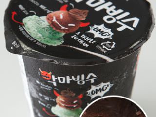 チョコアイスとチョココーティング、ミント味の氷の３段構造「「悪魔(アンマ)ピンス」(3,000ウォン)