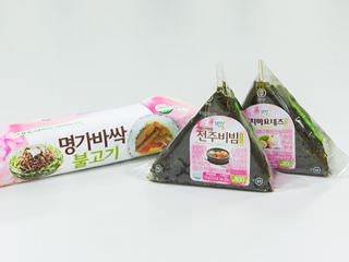 おにぎり、キムパッ(韓国海苔巻き)などは、小腹が空いたときにぴったり