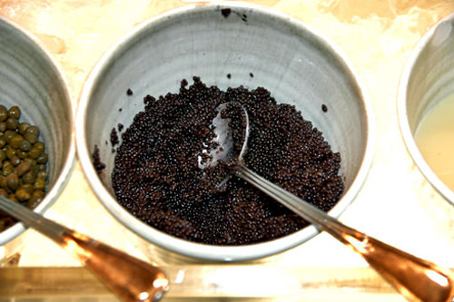 キャビアも食べ放題