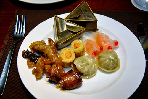 中華料理コーナーからとってきた金魚の形などをした
色々なシュウマイ。ちまきも本格派の味。