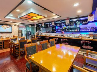店内の様子(カウンター方面)