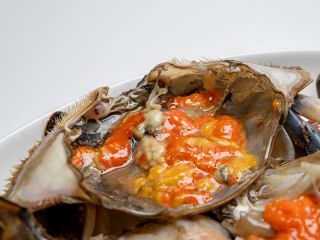 甲羅にはカニ味噌がたっぷり