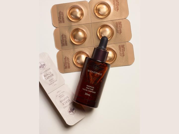 SCENTENCE「ブラック サファイア プロポリス ティンクチャー リニューイング フェイシャル アンプル」(30ml) 30ドル / (80ml) 56ドル