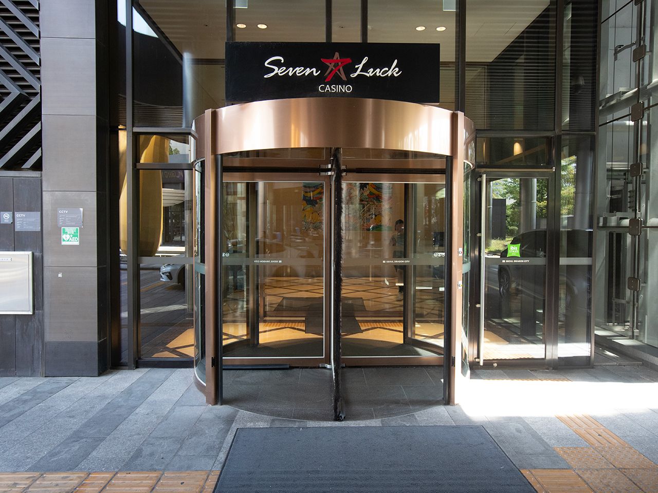 ホテルに入り、セブンラックカジノ専用のエレベーターを目指します