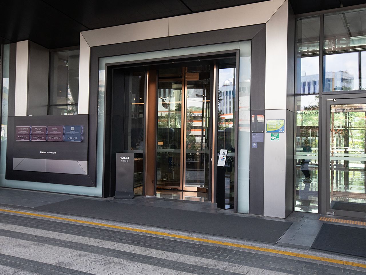 ホテル正面玄関