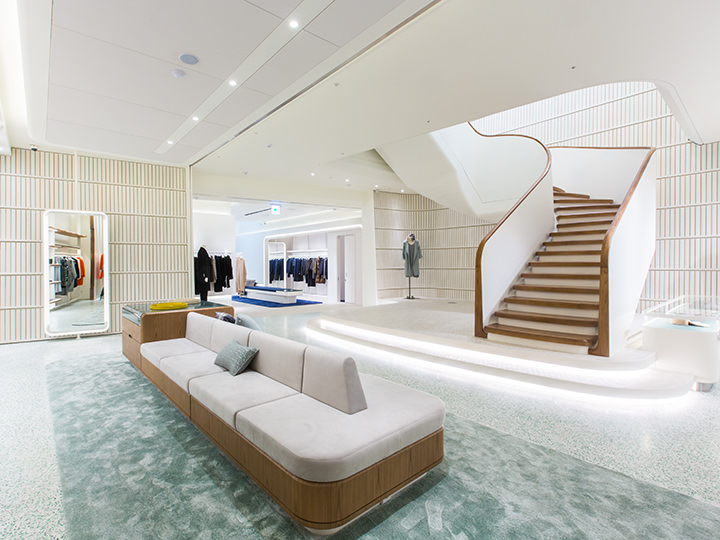 メインラインナップとライフスタイル用品が揃う地下1階