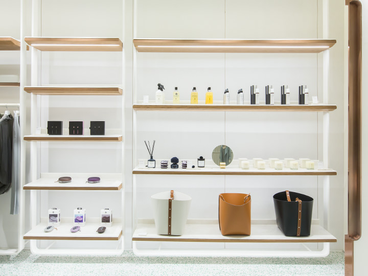 スピーカー、アロマなどのリビング用品