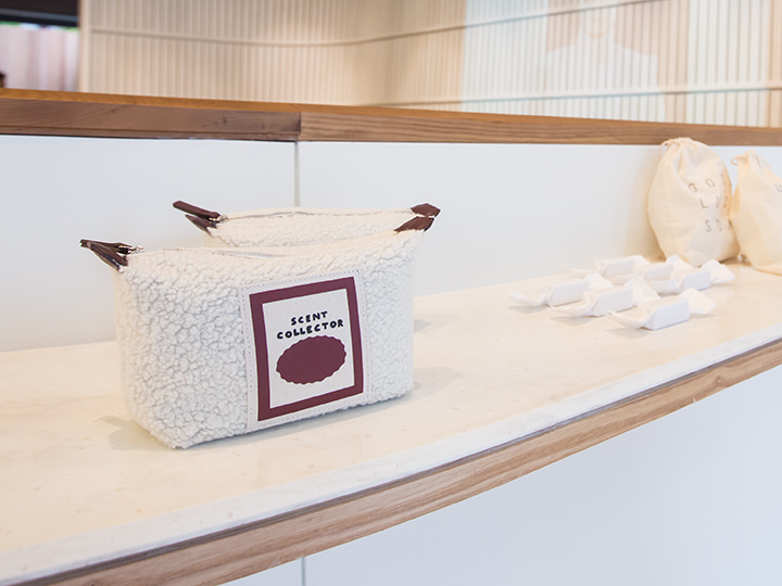 有名イラストレーターPAUL COXとのコラボポーチ