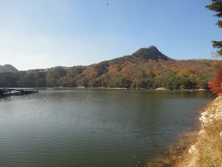 四季折々の景色が美しい湖「山井湖」