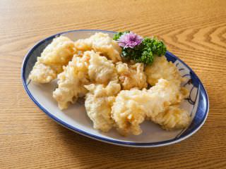 ふっくら揚がった「フグ唐揚げ(ポッティギム)」