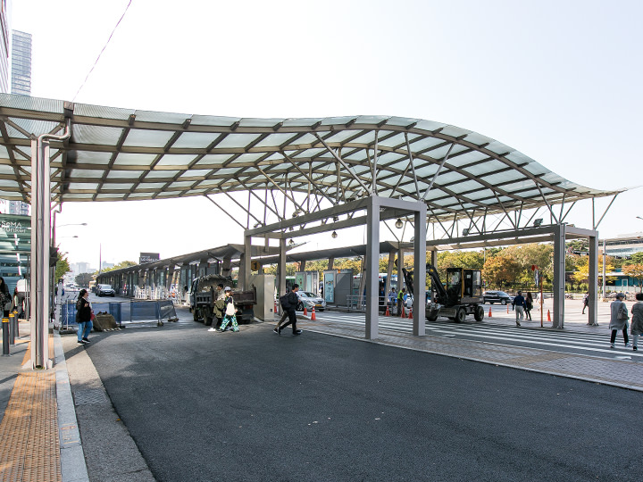 汝矣島公園前、バス乗り換えセンターに入口があります