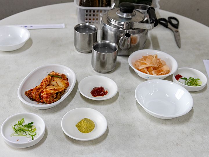 おかずセット例
(茹で牛肉・チヂミを注文した時のもの)