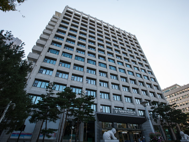 「ソウル市庁 西小門庁舎 1棟」の13階に位置