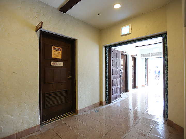 家族シャワー室(妊産婦、障がいのある方、保護者と性別の異なる子ども連れなど。利用時は案内センターで問い合わせ)