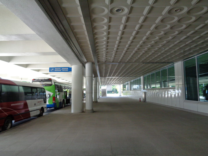 国内線到着ゾーン(建物外観)