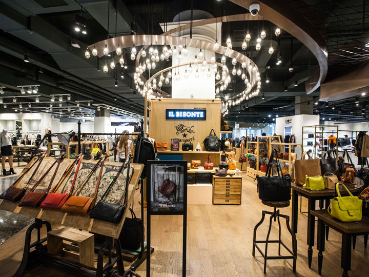 「AVENUEL 蚕室店」5階の中央に位置