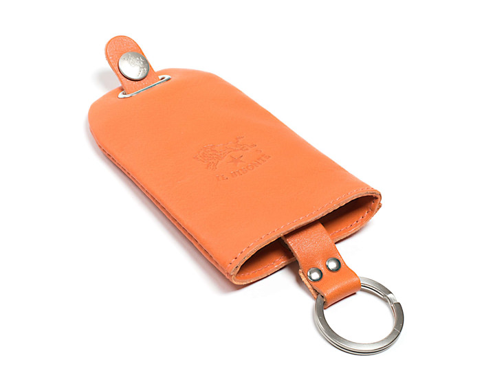 キーホルダー 78,000ウォン
高級感溢れる革製のキーホルダーは特別なギフトにも喜ばれそう
※写真提供:IL BISONTE